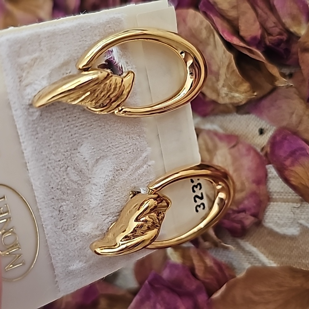 Monet Vintage Gold Tone Leaf Motif Oval Teardrop Clip On Earrings - Picture 3 of 7